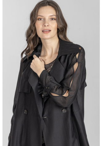 Czarny lekki płaszcz z półprzeźroczystej tkaniny