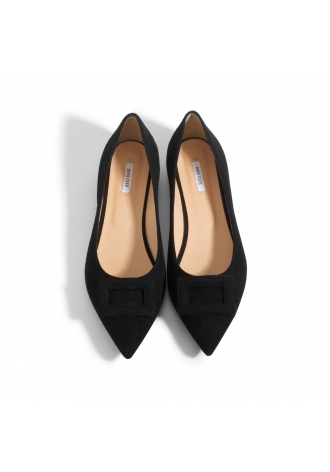  Classic black flat shoes 