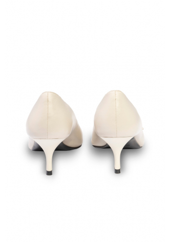 White low-heel pumps