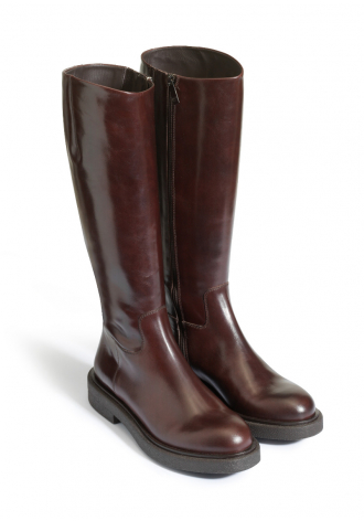 Brown shiny leather boots