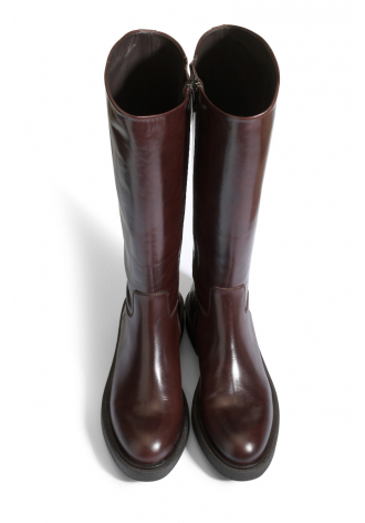 Brown shiny leather boots