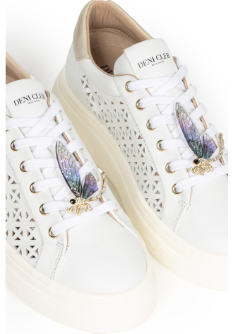 Białe sneakersy z odczepianą ozdobą