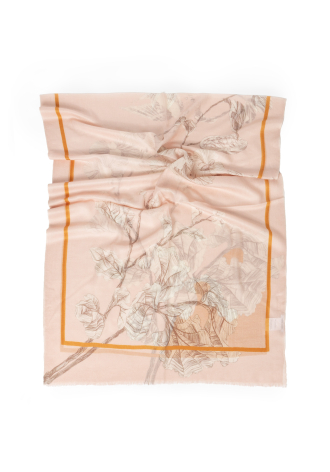 Różowy szal wykonany cienką kaszmirową włóczką