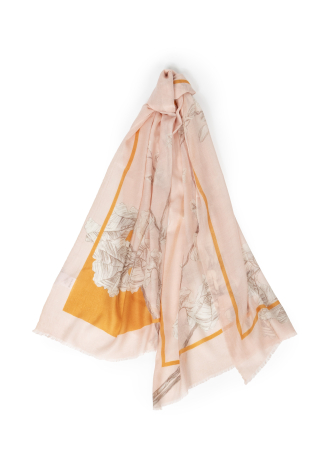 Różowy szal wykonany cienką kaszmirową włóczką