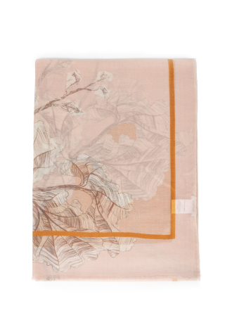 Różowy szal wykonany cienką kaszmirową włóczką