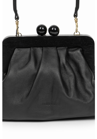 Czarna mała elegancka torebka z zatrzaskiem