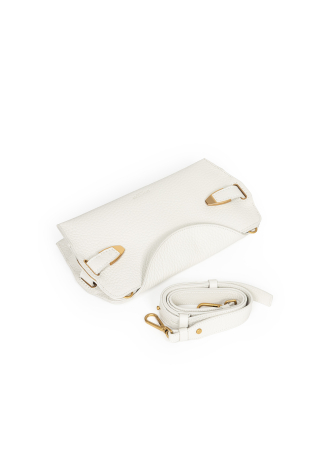 Średnia torebka ze złotymi okuciami