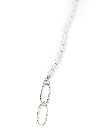 Armband aus weißen Zuchtperlen