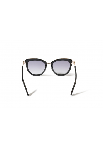 Okulary przeciwsłoneczne w czarnej oprawce