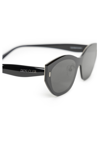 Okulary przeciwsłoneczne w czarnej oprawce 