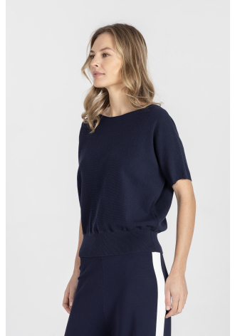 Granatowy sweter z dekoltem w łódkę