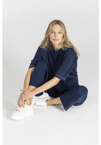 Navy blue 3/4 sleeve sweater made of thin wool