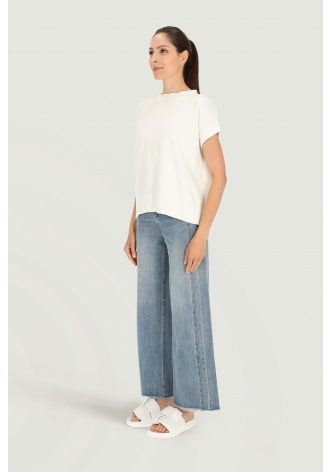 Loose white short-sleeved sweater