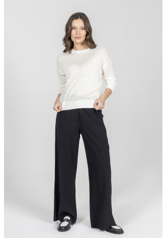 Biały luźny sweter