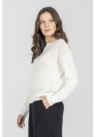 Biały luźny sweter