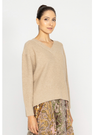 Loose beige jumper