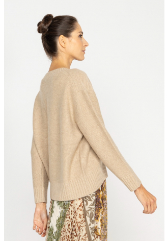 Loose beige jumper