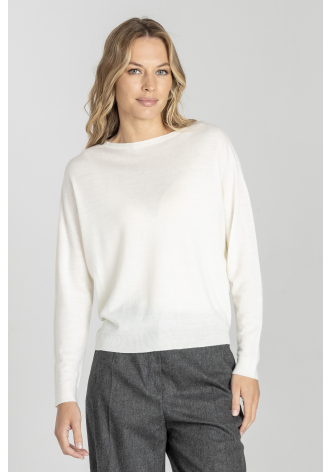 Sweter w kolorze ecru z dekoltem w łódkę