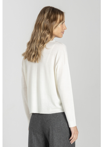 Sweter w kolorze ecru z dekoltem w łódkę