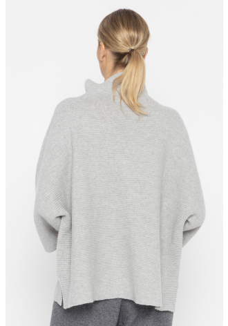 Nowoczesny oversizowy sweter z półgolfem