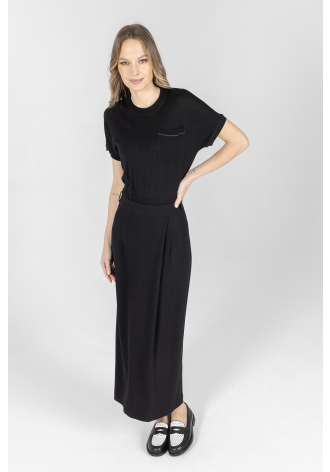 Czarny t-shirt w formie swetra