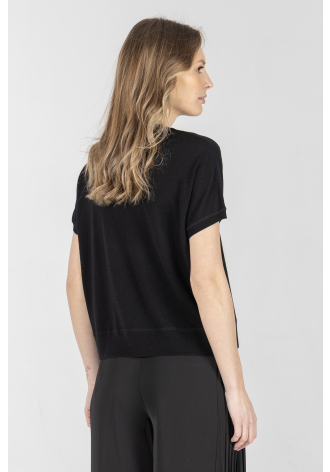 Czarny t-shirt w formie swetra