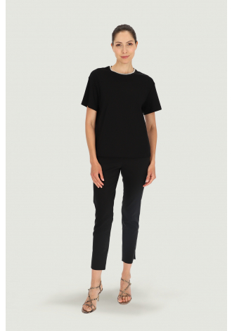 Klassisches schwarzes Baumwoll-T-Shirt