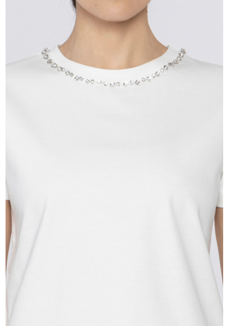 Biały t-shirt z krótkim rękawem ozdobiony kryształkami