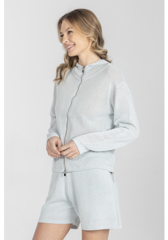 Niebieska bluza zapinana na suwak