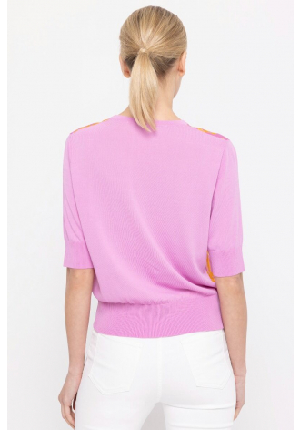 Różowy sweter w orientalny print 