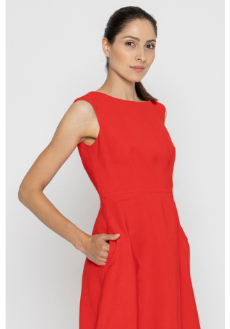 Red sleeveless dress with a flared bottom 