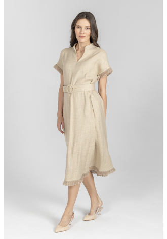 Biznesowa sukienka z rozmodelowanym dołem