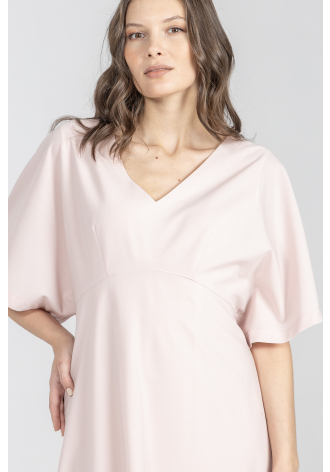 Różowa sukienka z szerokim rękawem