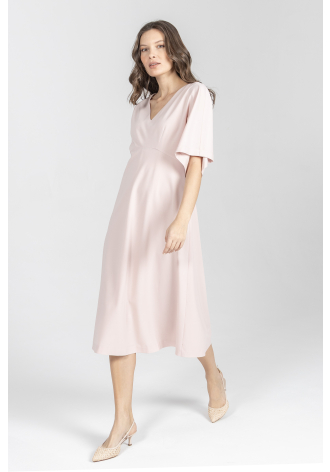 Różowa sukienka z szerokim rękawem