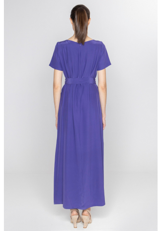 Długa suknia z jedwabiu w kolorze fioletu