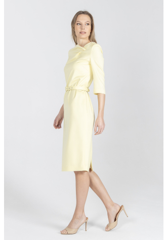 Koktajlowa sukienka w kolorze pastelowej żółci