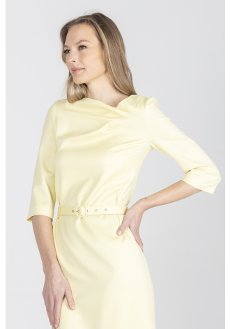 Koktajlowa sukienka w kolorze pastelowej żółci