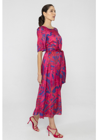 Luźna sukienka w print w kolorze magenty i fioletu