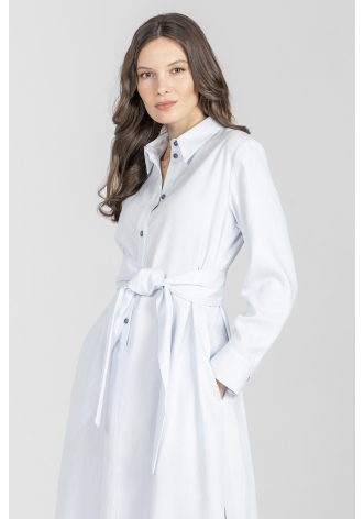 Biznesowa sukienka z wiązaniem w pasie w kolorze błękitnym