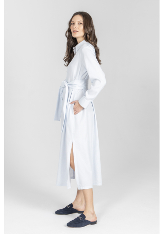 Biznesowa sukienka z wiązaniem w pasie w kolorze błękitnym