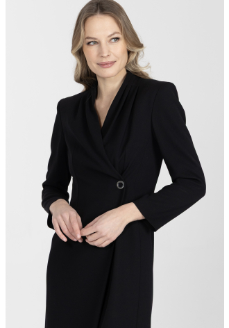 Czarna elegancka sukienka w konwencji płaszcza