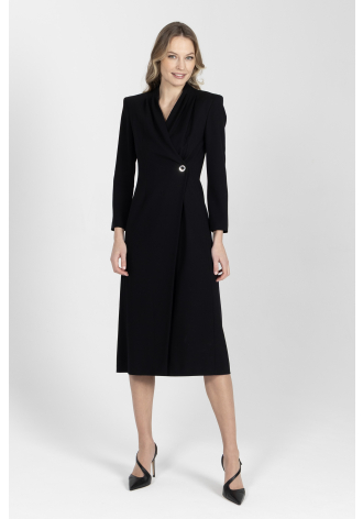 Czarna elegancka sukienka w konwencji płaszcza