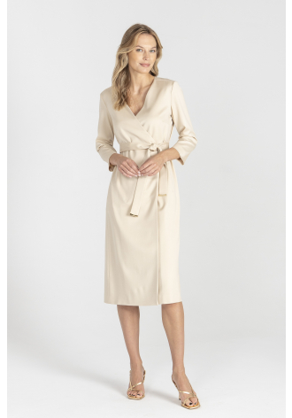 Beigefarbenes elegantes Kleid mit Bindeband in der Taille