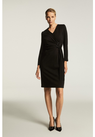  Elegant black dress with decorative buckle