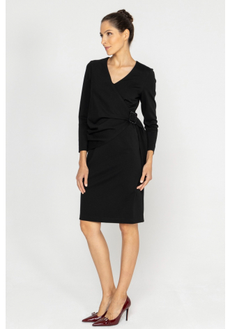  Elegant black dress with decorative buckle