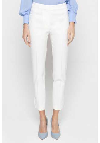 Białe klasyczne spodnie z rozporkami