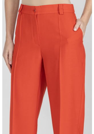 Czerwone eleganckie spodnie z prostą nogawką