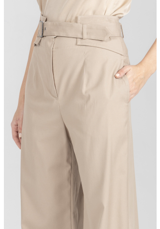 Beżowe spodnie z nowoczesnym zapięciem