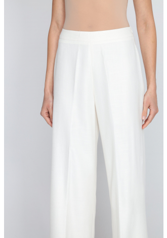  Elegant white trousers