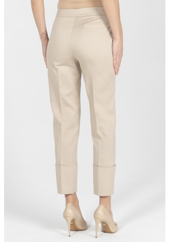 Wąskie beżowe spodnie 